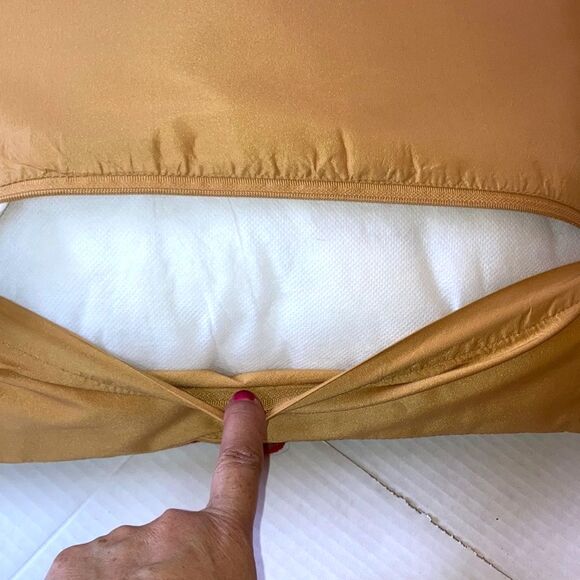 PIER 1 Concentric Circles Applique Decorative Accent Pillow 18 x 12 x 4 inches - Picture 10 of 12